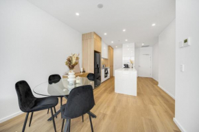 Modern 1-Bed with Incredible Building Amenities